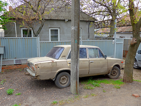 The car in which Alexey moved from Armenia to Kramatorsk in 1997. Photo taken in 2019